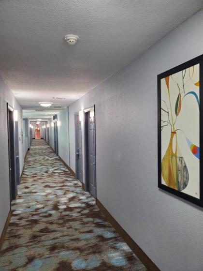 Days Inn by Wyndham Lawton - image 13