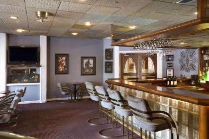 Days Inn by Wyndham Lawton - image 3