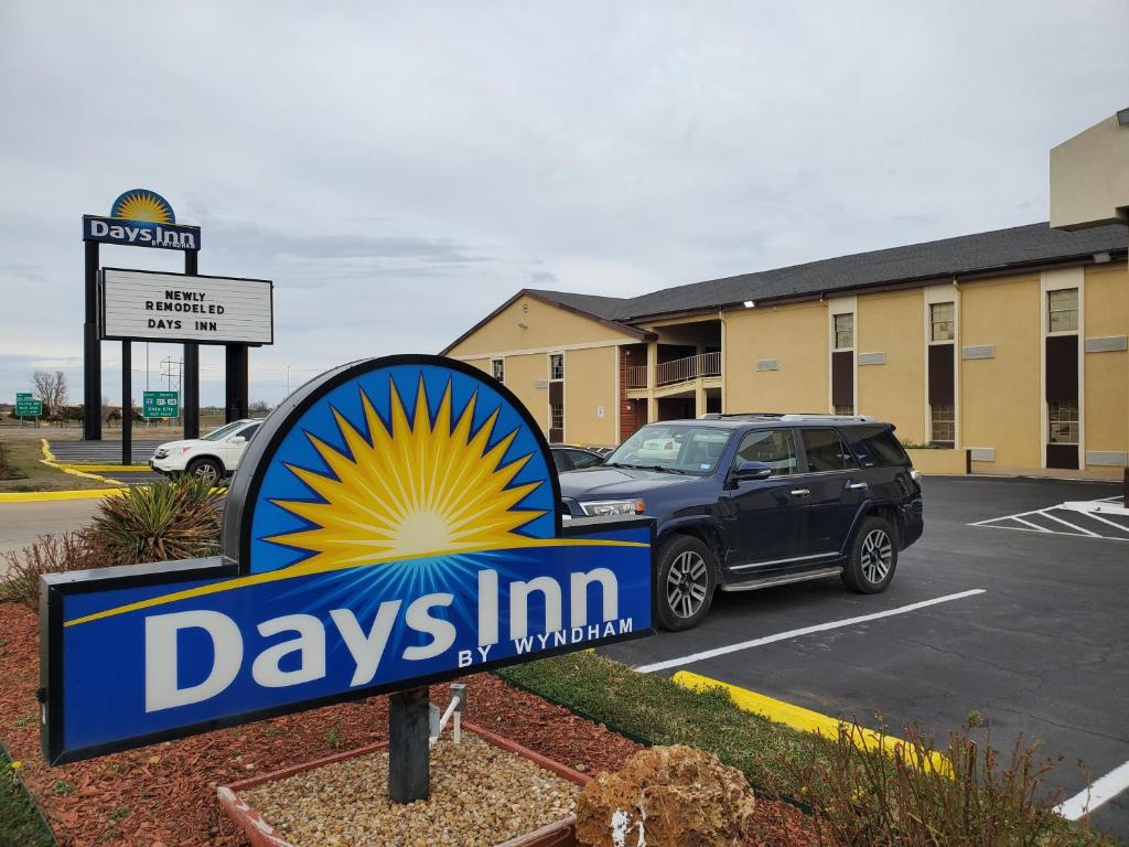 Days Inn by Wyndham Lawton - image 6