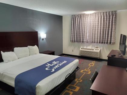 Days Inn by Wyndham Lawton - image 9