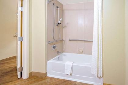 La Quinta by Wyndham Lawton / Fort Sill - image 9
