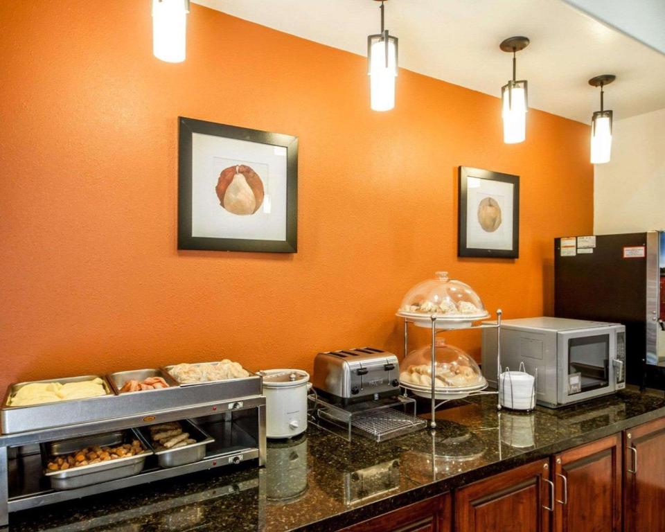 Sleep Inn & Suites Lawton Near Fort Sill - image 2