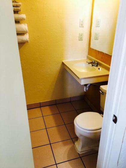 Relax Inn Lawton - image 10