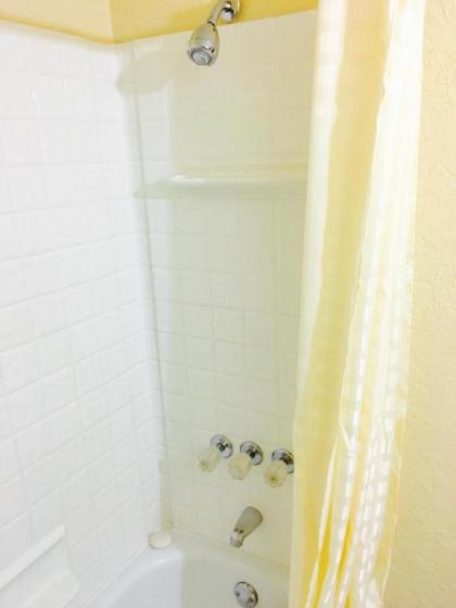 Relax Inn Lawton - image 6