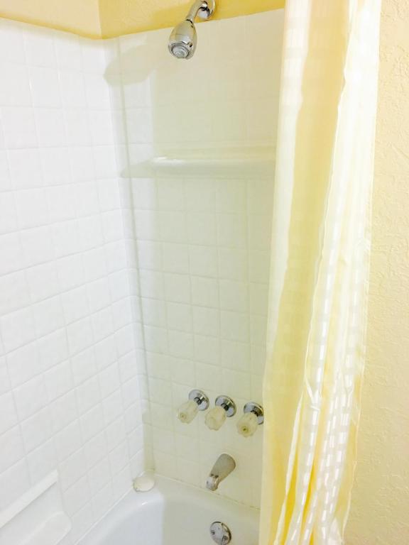 Relax Inn Lawton - image 6