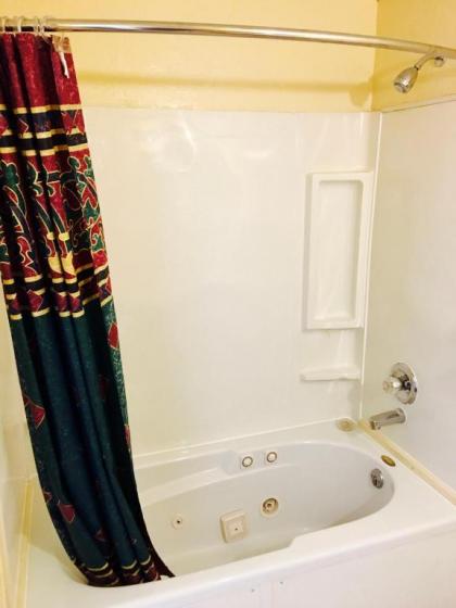 Relax Inn Lawton - image 8