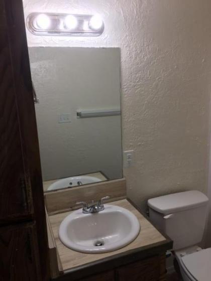 Cozy Upstairs 1 Bedroom Apartment close to Fort Sill - image 10