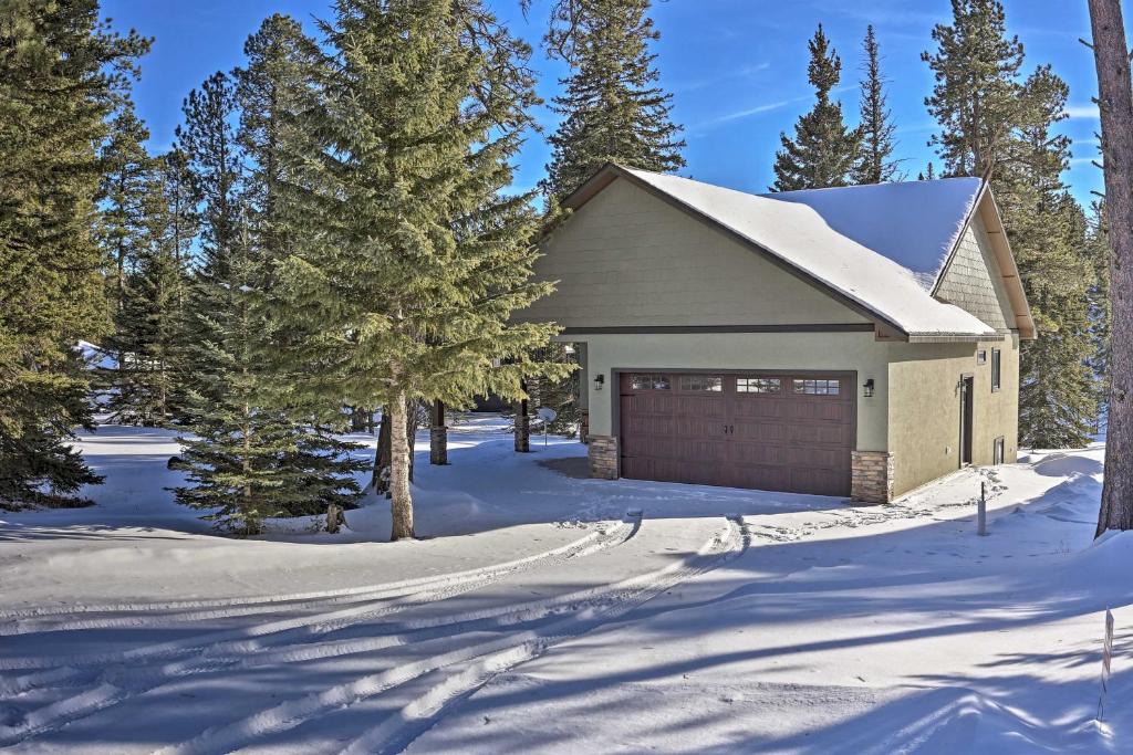 The Gathering Place Home with Hot Tub by Deer Mtn! - main image