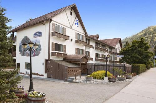 Howard Johnson by Wyndham Leavenworth - main image
