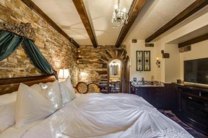 Storybook Riverside Inn - image 2