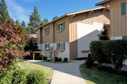 Grizzly Hideaway - image 2