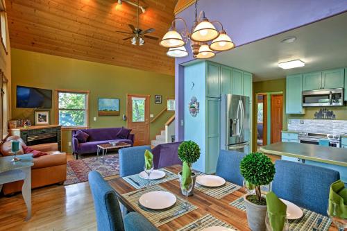 Tamarack Haus with Hot Tub 15 Min Walk to Downtown - main image