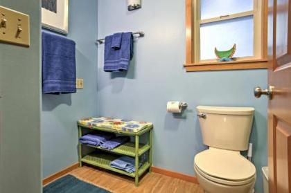 Tamarack Haus with Hot Tub 15 Min Walk to Downtown - image 5