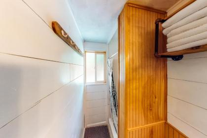 Simple Life Cabin - image 15