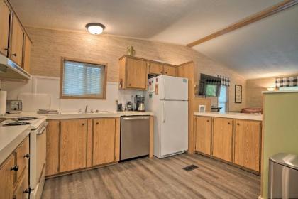 PNW Escape Cozy Cabin 9 Miles to Lake Wenatchee! - image 10