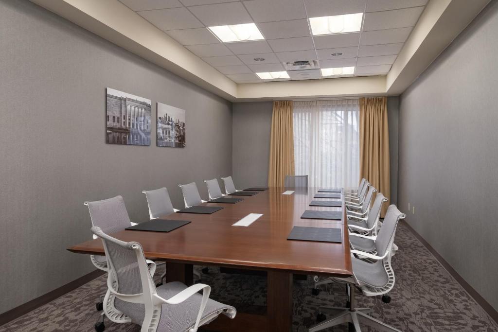 Hilton Garden Inn Overland Park - image 7