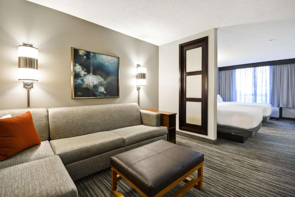 Hyatt Place Kansas City/Overland Park/Metcalf - image 2