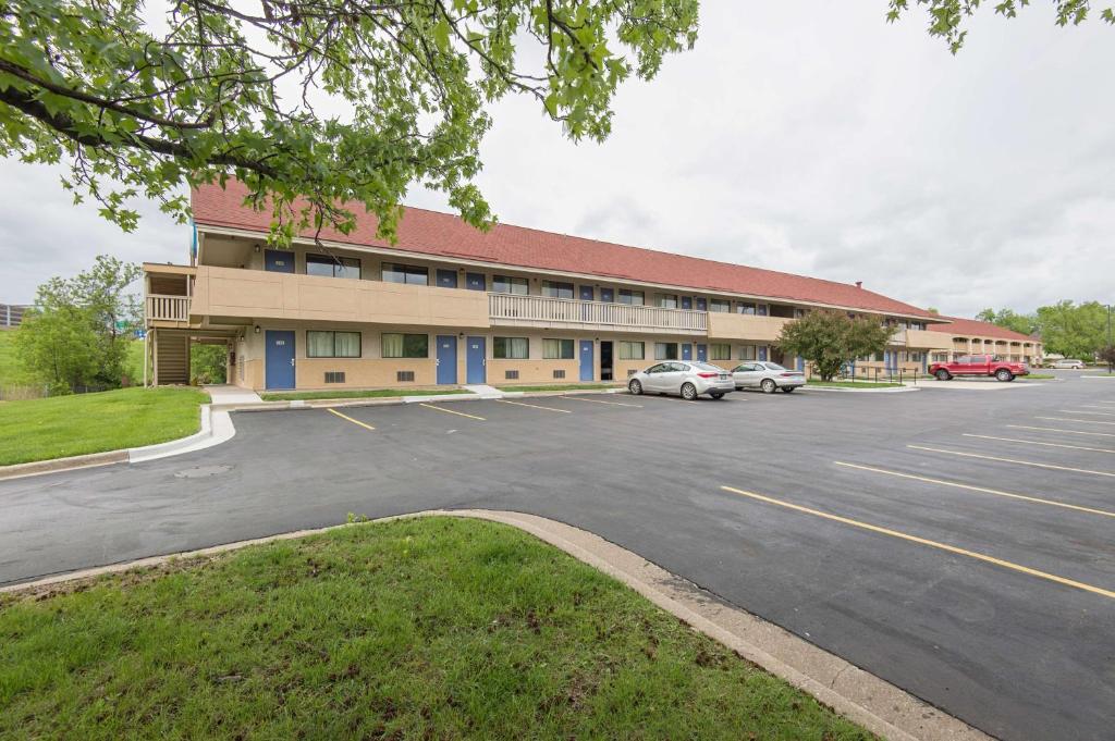 Motel 6-Overland Park KS - image 3