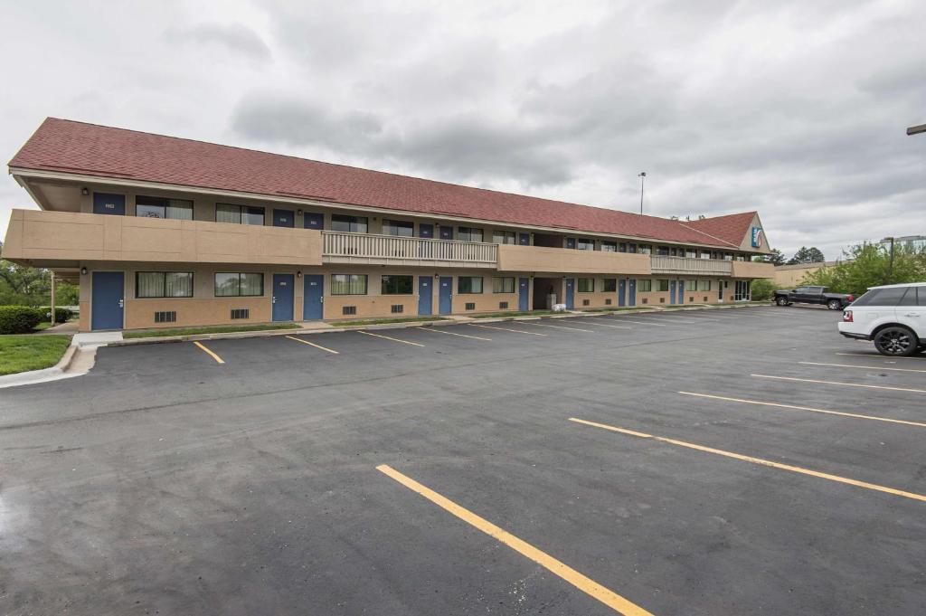 Motel 6-Overland Park KS - image 7