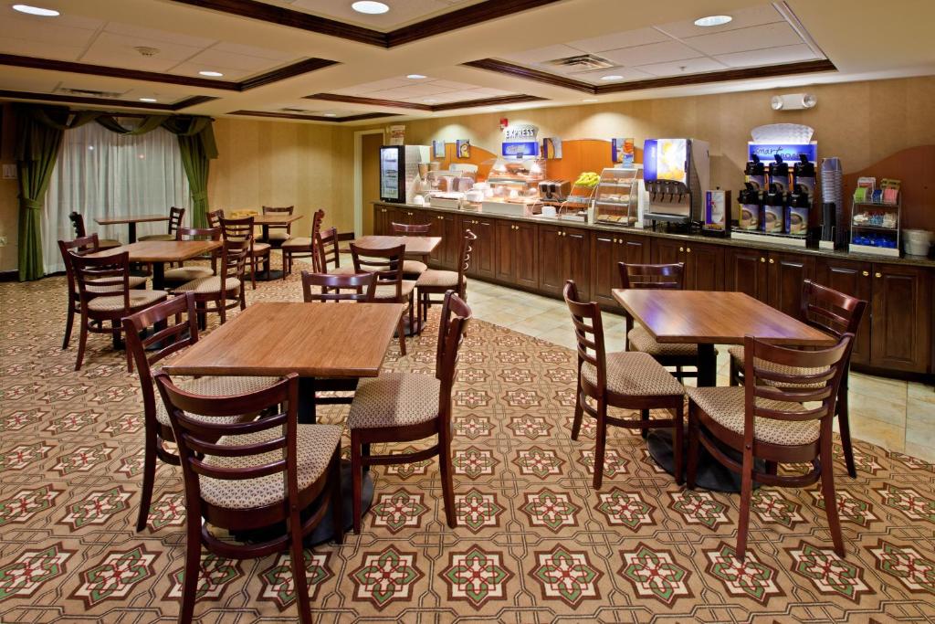 Holiday Inn Express Lebanon an IHG Hotel - image 2