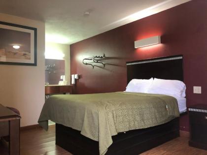 Crossroads Inn - image 12