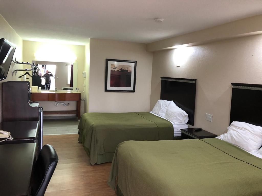 Crossroads Inn - image 4