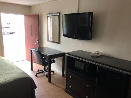 Crossroads Inn - image 5