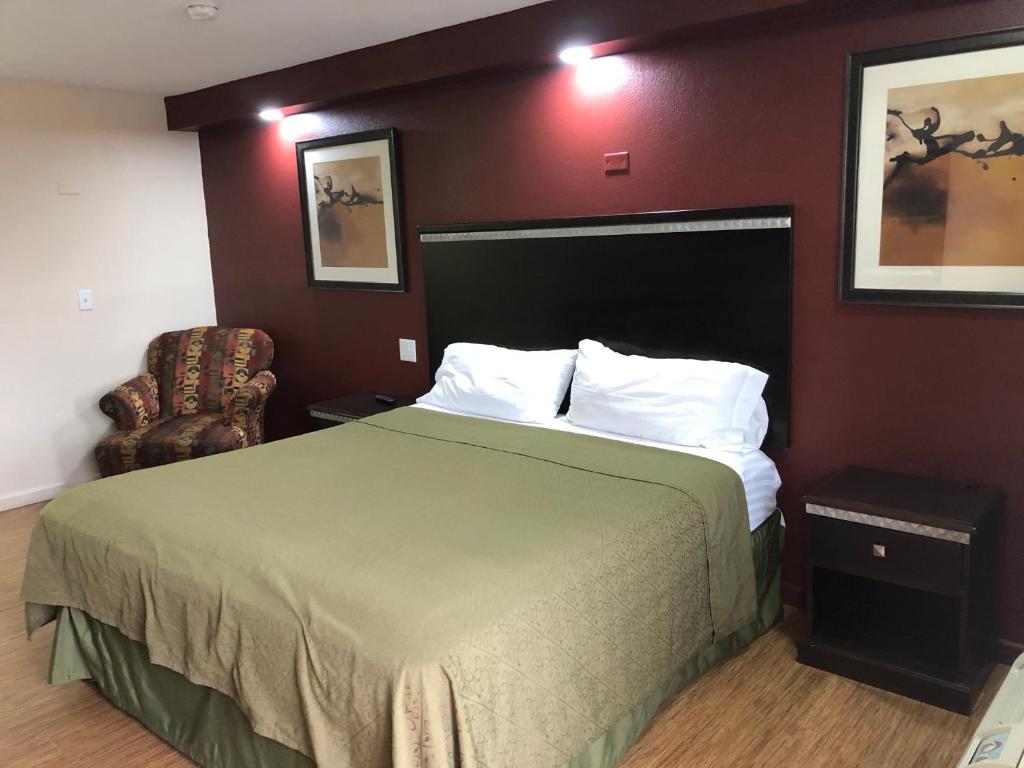 Crossroads Inn - image 6