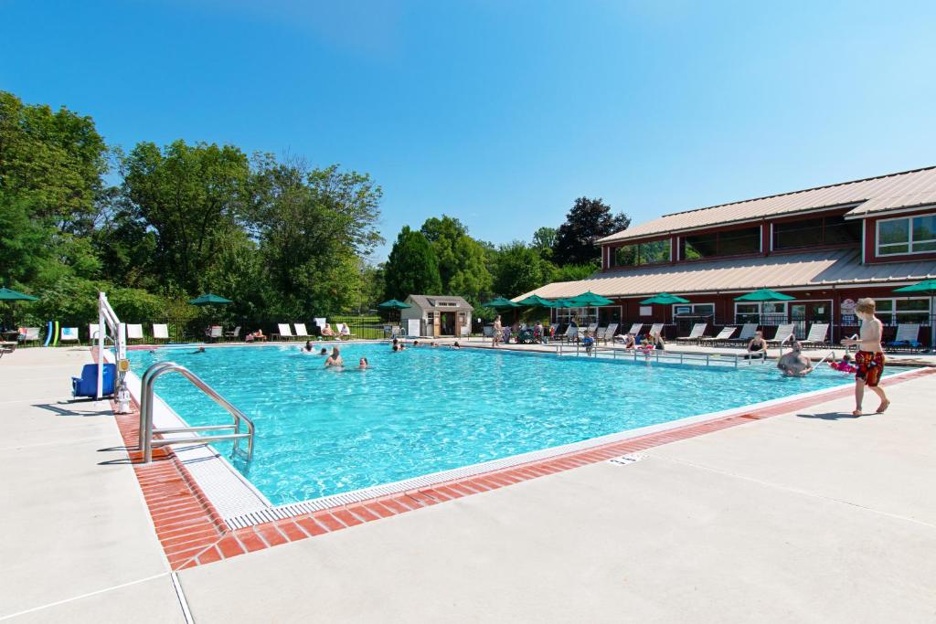 Hershey Camping Resort Park Model 6 - image 4