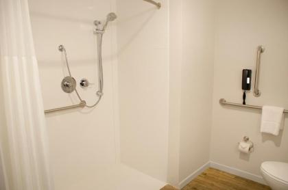 Hampton Inn Lebanon - image 6