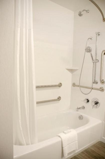 Hampton Inn Lebanon - image 9