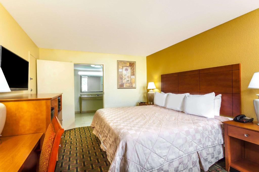 Days Inn by Wyndham Lebanon - image 3
