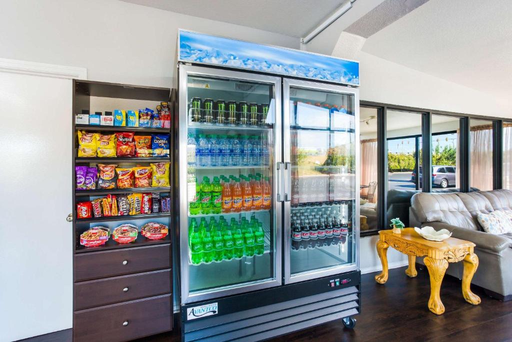 Econo Lodge Lebanon - image 3