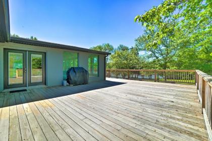 Bright Apt with Deck and Old Hickory Lake Access