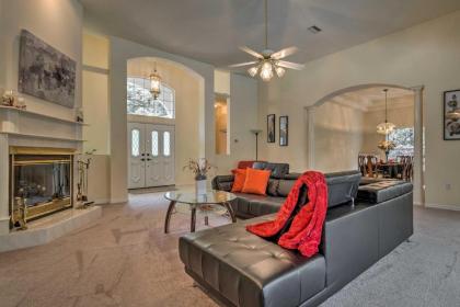 Luxe House with Lanai and Pool 2 Miles to Golf!