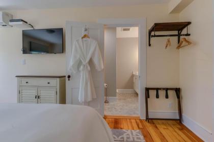 Lakehouse Inn - image 12
