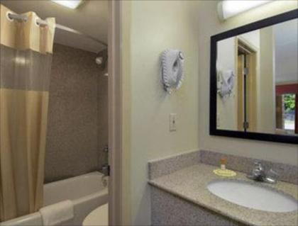 Days Inn by Wyndham Leeds - image 10
