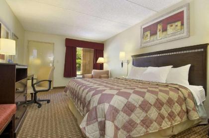 Days Inn by Wyndham Leeds - image 5