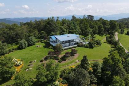 Smoky mtns Home with Porch Fire Pit and Hot tub