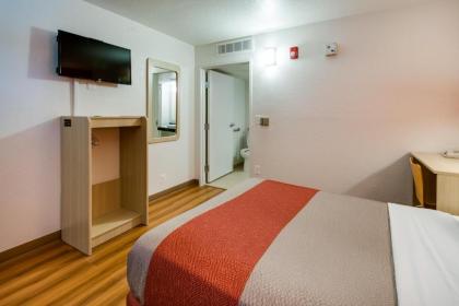 Motel 6-Lenexa KS - Kansas City Southwest - image 10