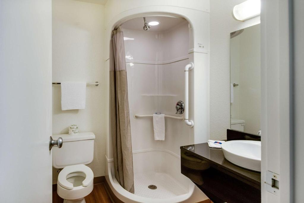 Motel 6-Lenexa KS - Kansas City Southwest - image 3