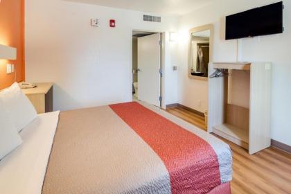Motel 6-Lenexa KS - Kansas City Southwest - image 6