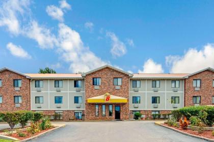Super 8 by Wyndham Lenexa Overland Park Areamall Area