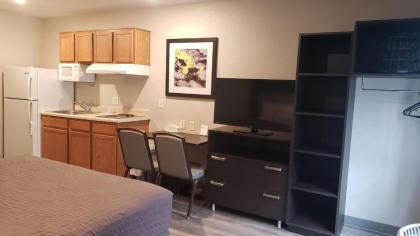 WoodSpring Suites Kansas City Lenexa - image 13