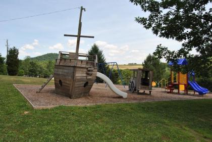 Robin Hill Camping Resort Premium Cottage 1 - image 12