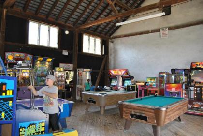 Robin Hill Camping Resort Premium Cottage 1 - image 5
