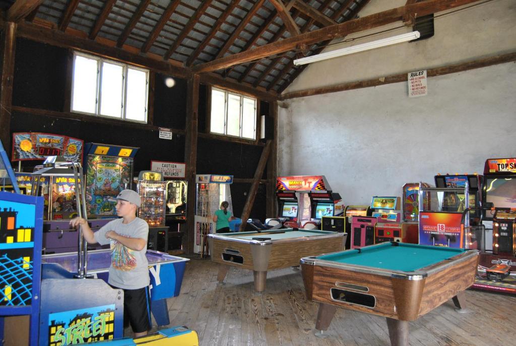 Robin Hill Camping Resort Premium Cottage 1 - image 5