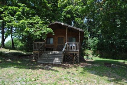 Robin Hill Camping Resort One-Bedroom Cottage 8 - image 7