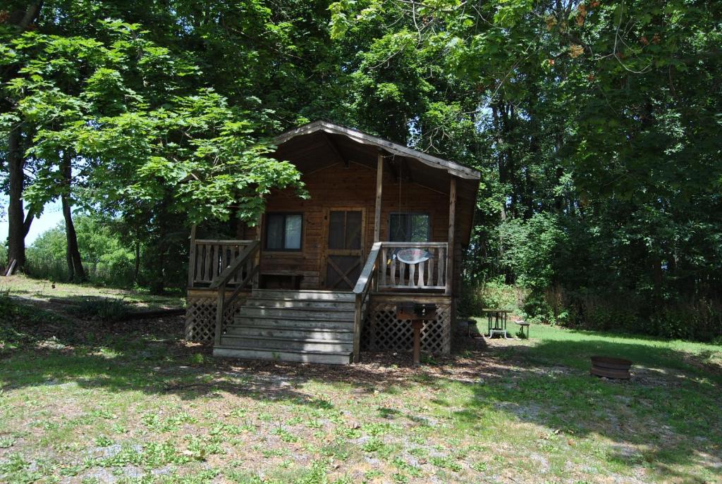 Robin Hill Camping Resort One-Bedroom Cottage 8 - image 7