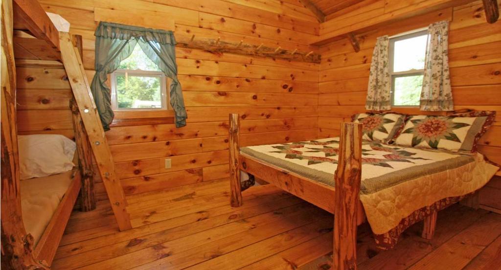 Robin Hill Camping Resort Deluxe Cottage 13 - main image